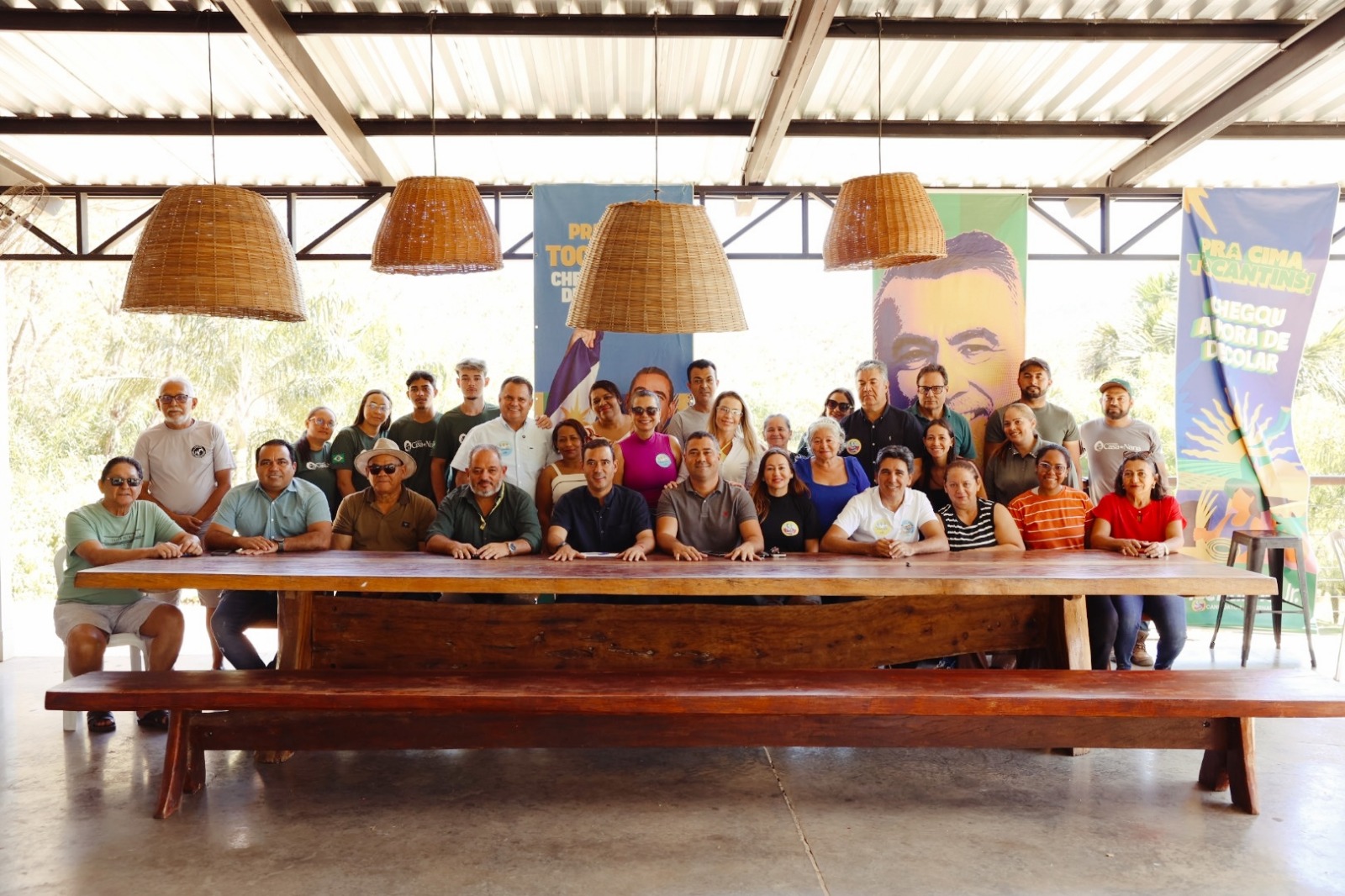 Vicentinho e lideranças do setor agropecuário reunidos para debater investimentos no campo tocantinense.